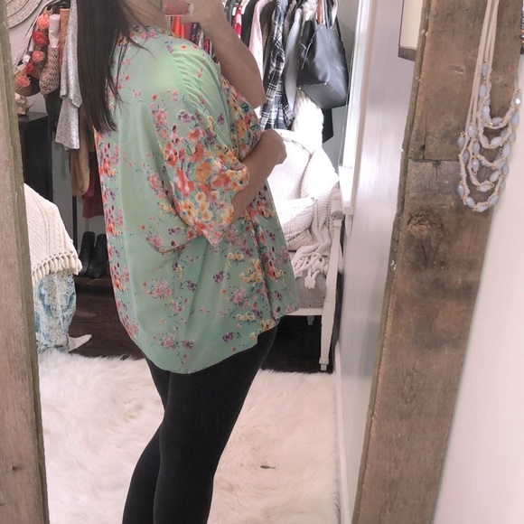 Lovers + Friends small floral kimono - Picture 8 of 12